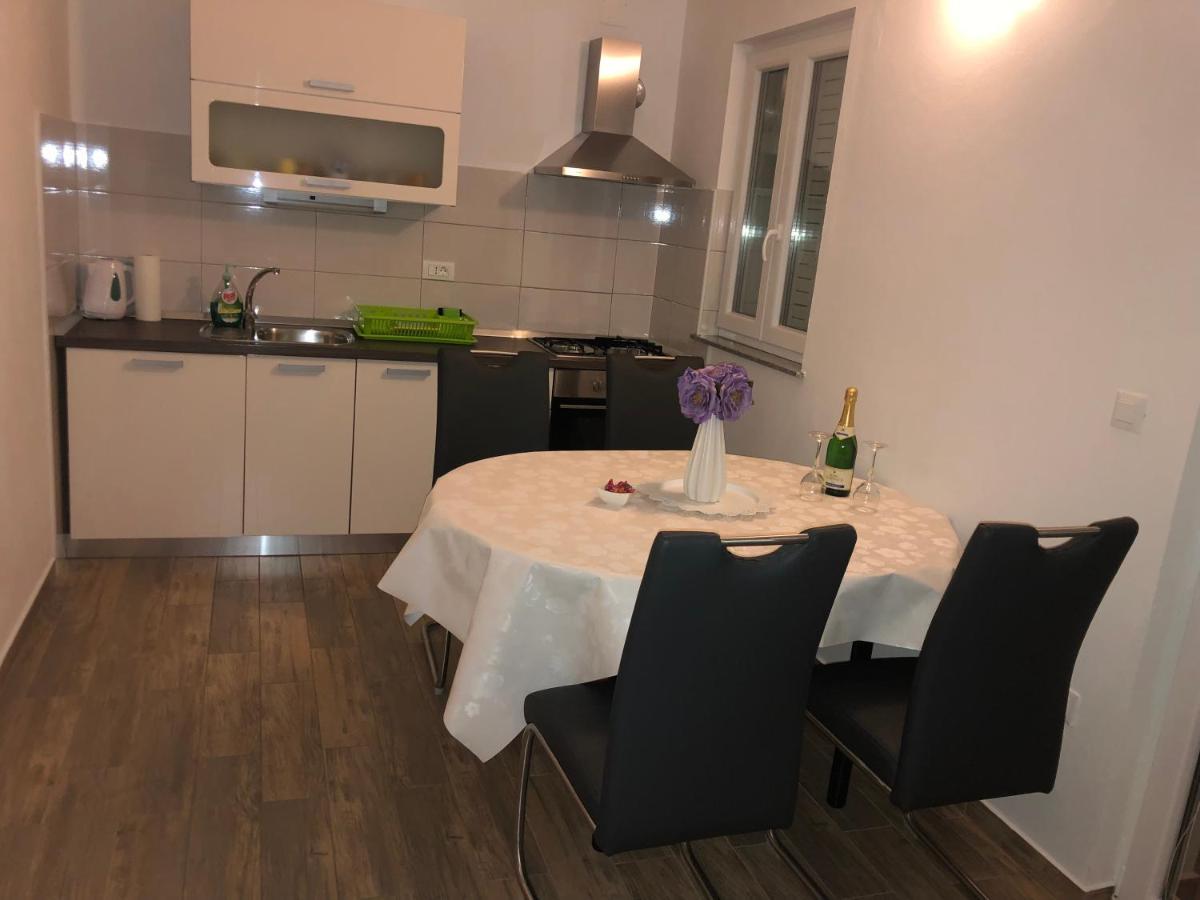 Apartmani Ivana Cres Eksteriør billede